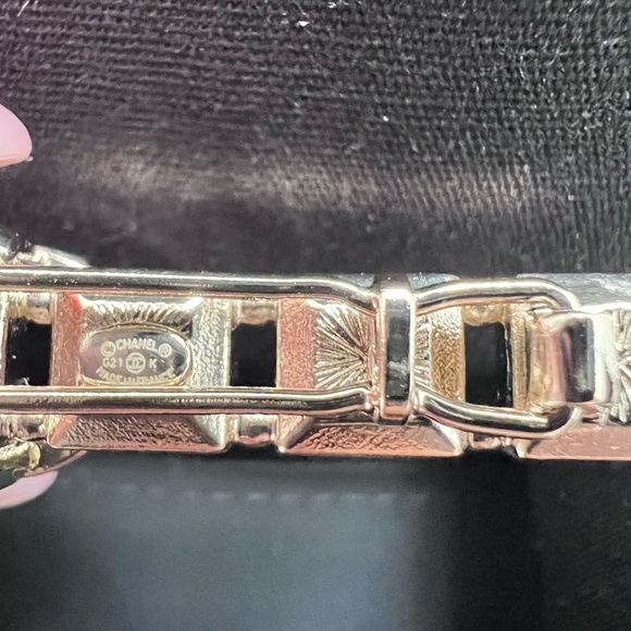 Brandnew （never used） Chanel hair clip - Picture 3 of 3